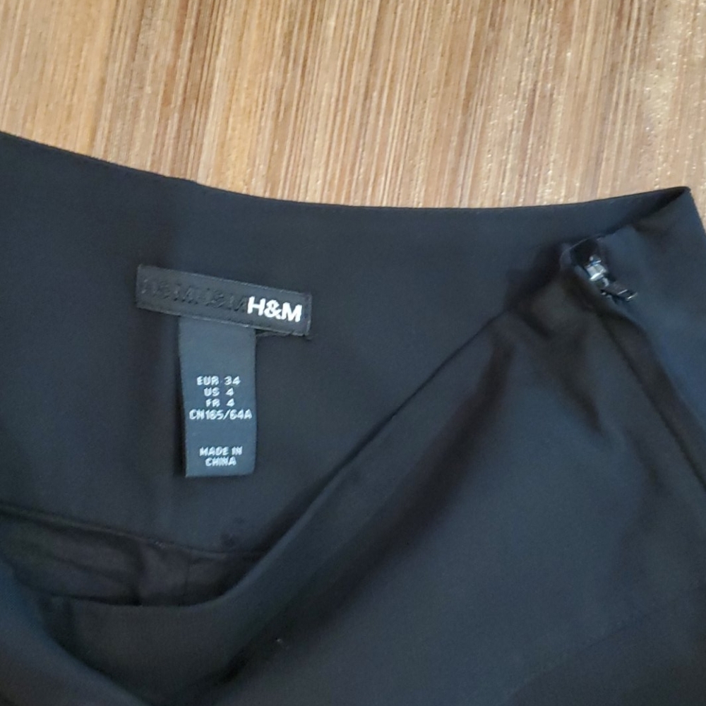 Women's H&M Chiffon Skirt - Picture 2 of 3